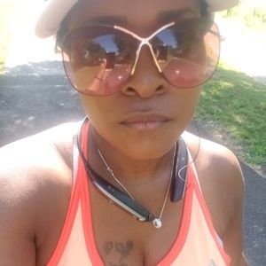 Meet your Posher, Synthia